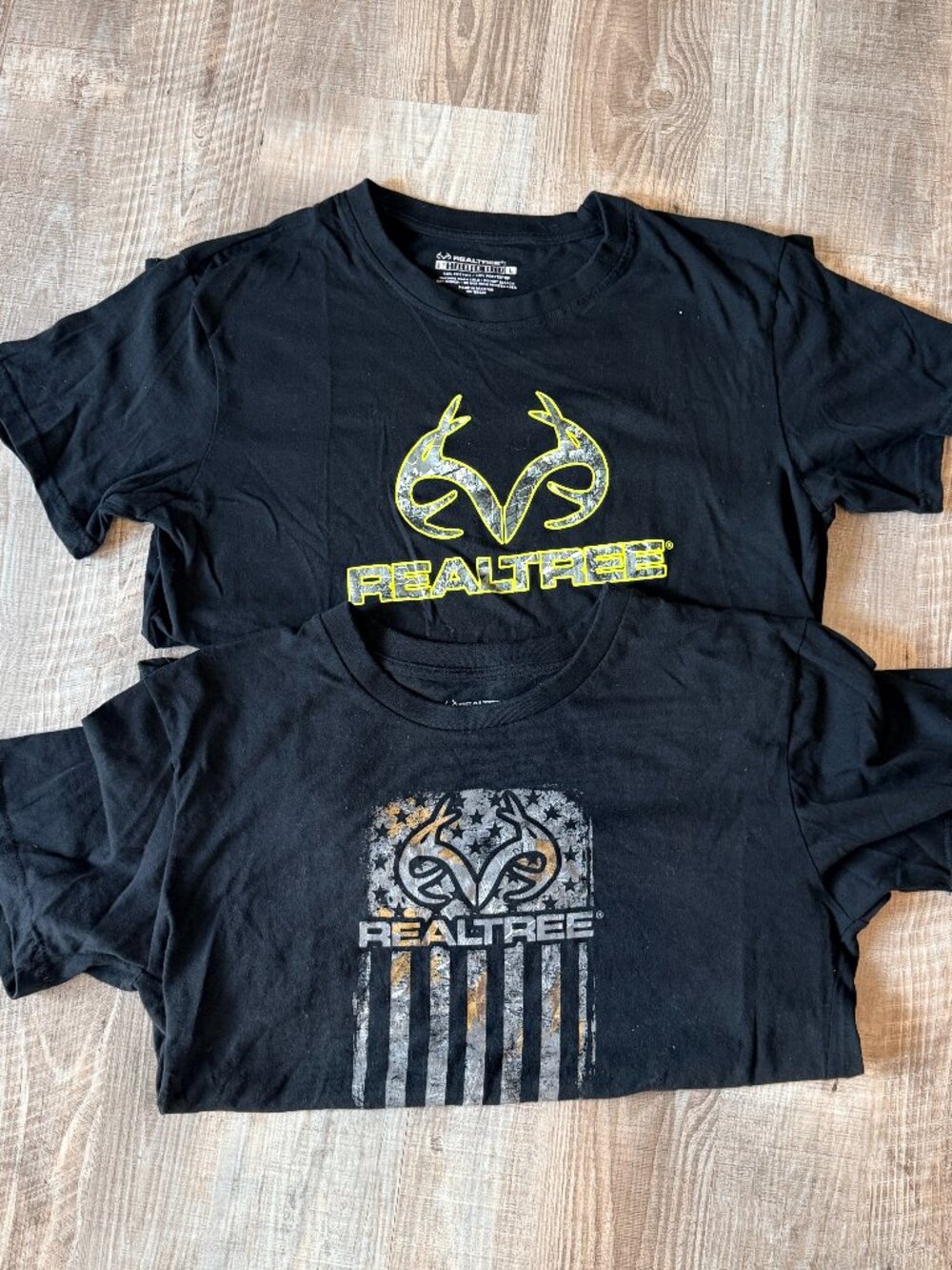 Realtree Men's Large T-Shirt Lot of 2 Black Hunting Graphic Logo Shirts Size L